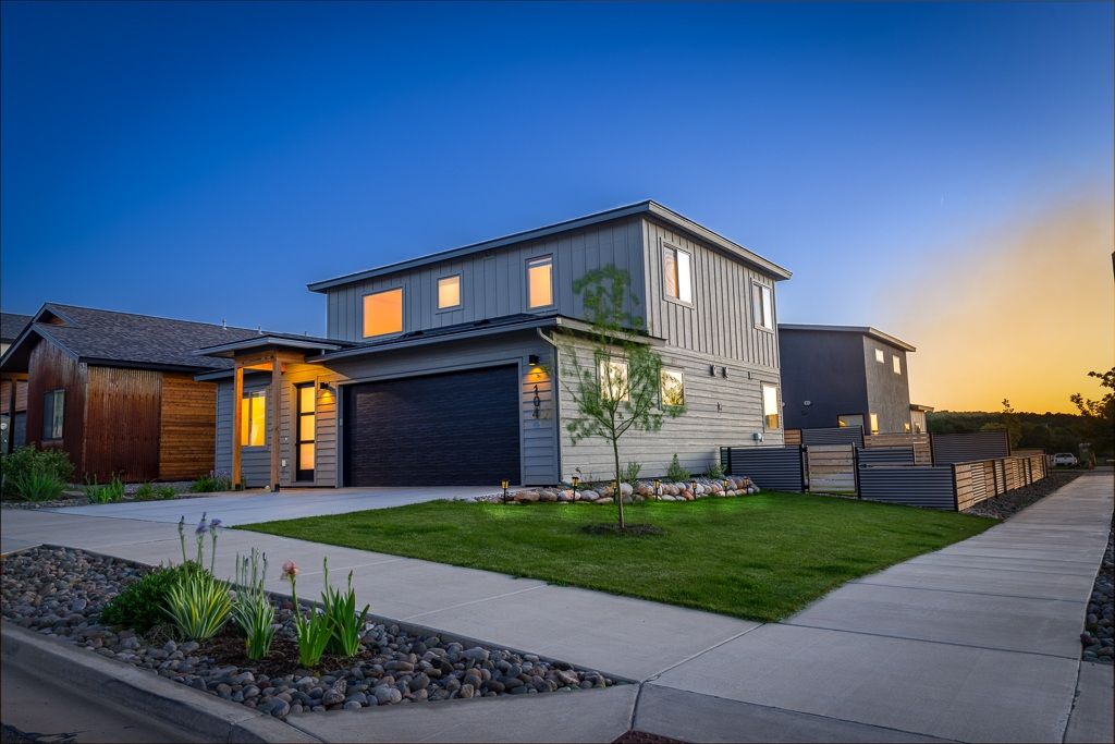 Bright, Spacious Living Tranquil Home In Private Community