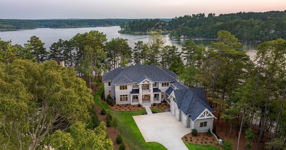 The Pinnacle Of Lakeside Luxury