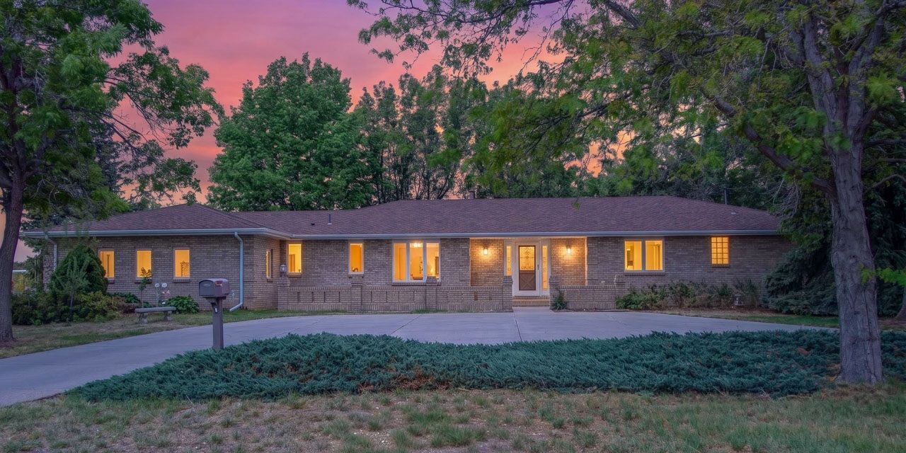 Charming Home With Mountain Views!
