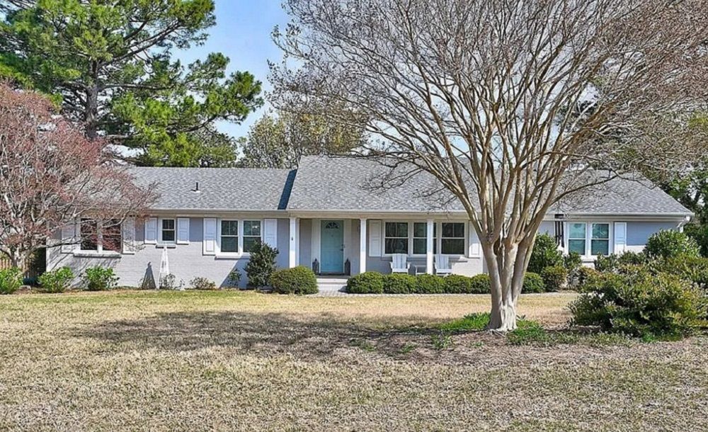 Beautifully Maintained Deep-Water Home