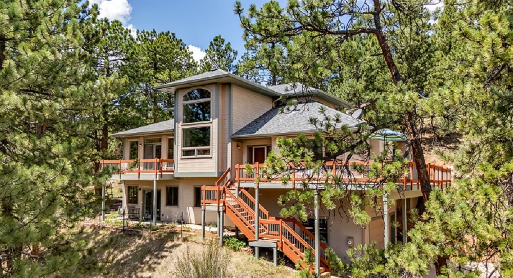 Peaceful Mountain Escape With Pleasant Views