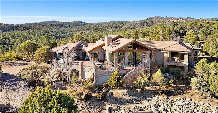 Spacious Home In Hassayampa Village