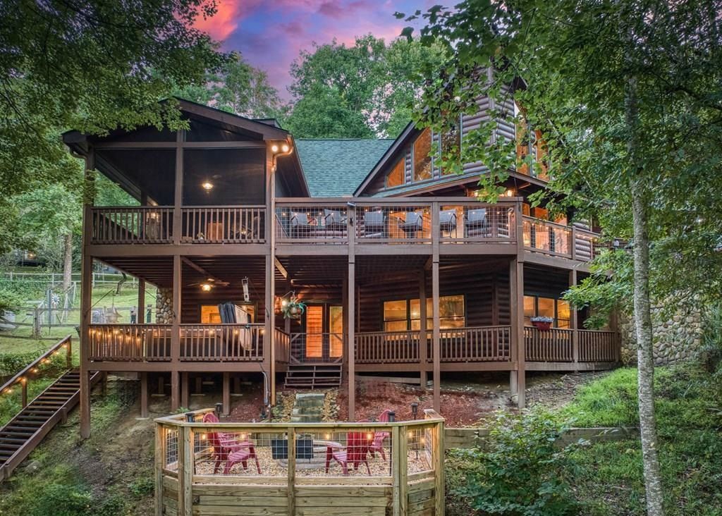 Stunning Creekside Retreat With Mountain Views