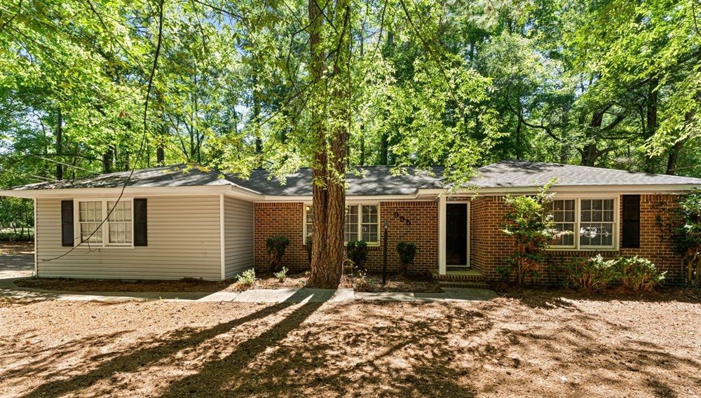 995 Roundtable Ln