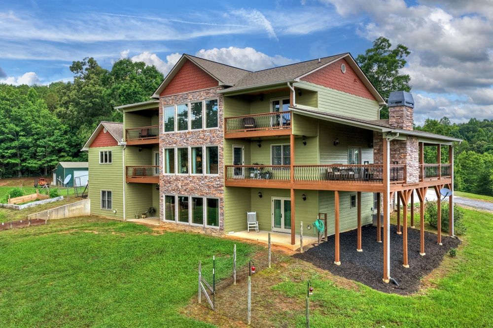 Luxury Mountain Living With Stunning Views
