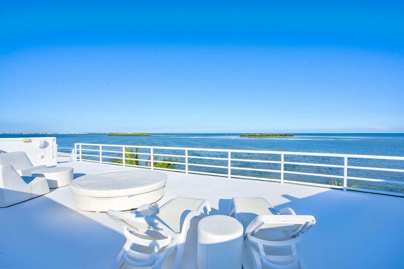 Oceanfront Luxury Meets Paradise