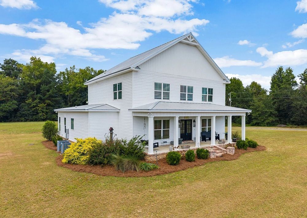 Farmhouse Retreat With Creek And Woodlands