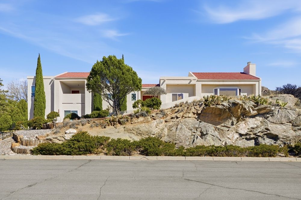 Foothills Living With Views