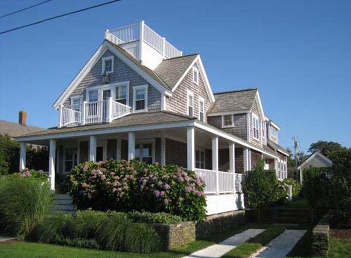10 East Lincoln Avenue