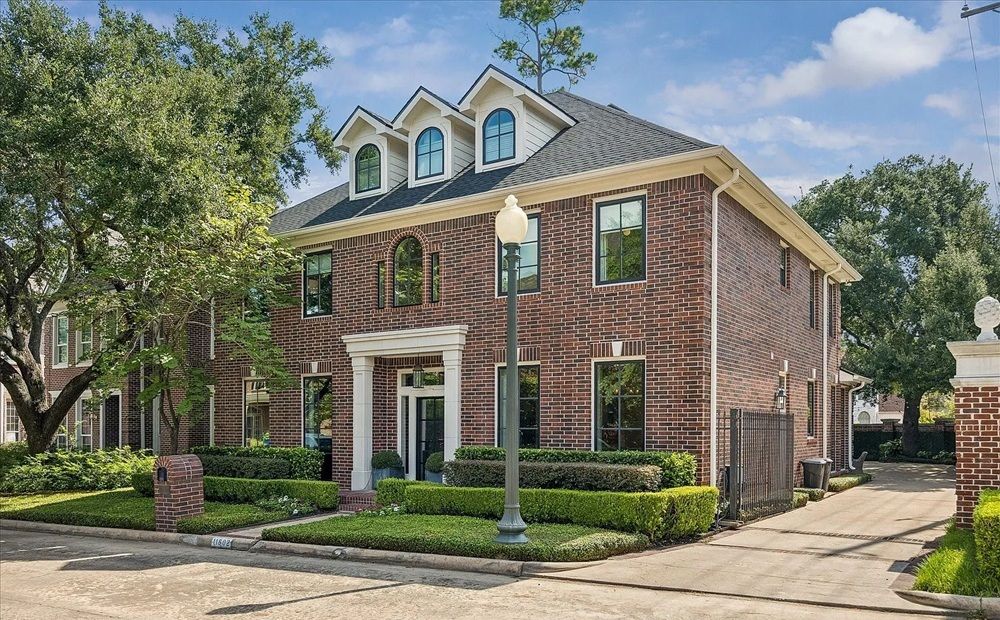 11802 Village Park Cir
