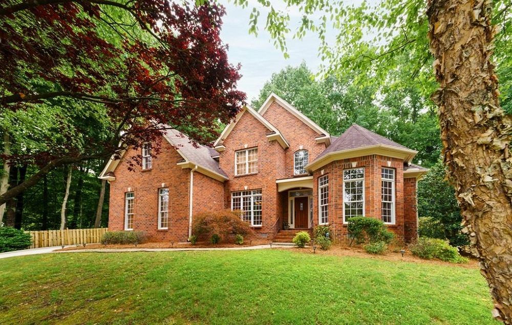 Spacious & Bright Property