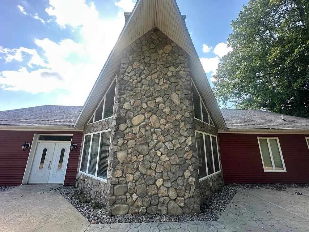 Stunning Property With Beautiful Farm At The End Of The Road Privacy