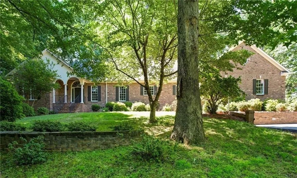 1001 Benton Court