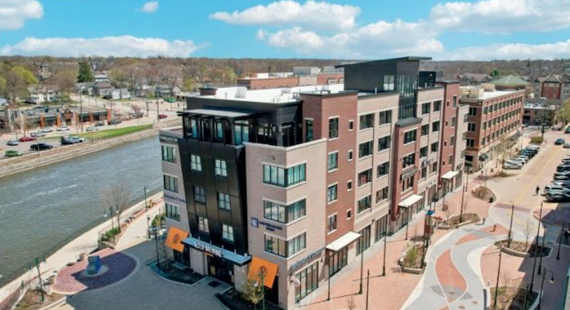 Great Downtown St. Charles Location!