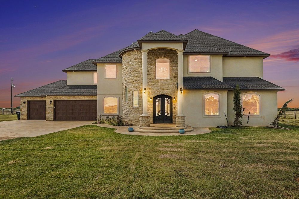 Architectural Luxury On 40 Acres