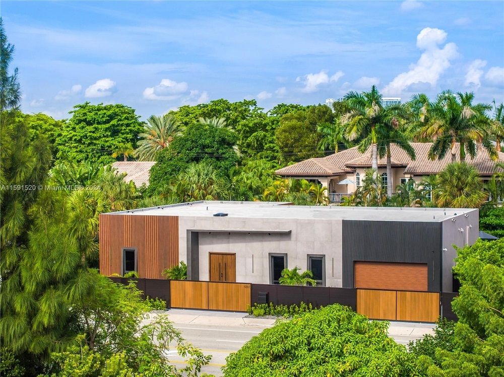 1237 Seabreeze Blvd