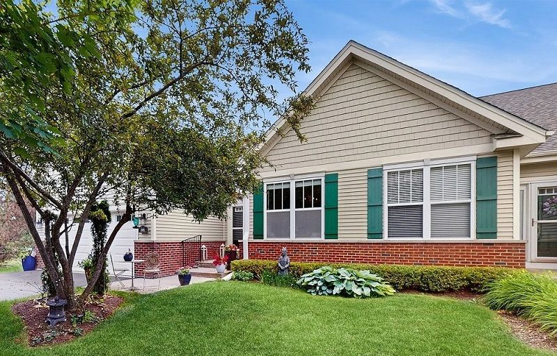 301 W Eagle Ct