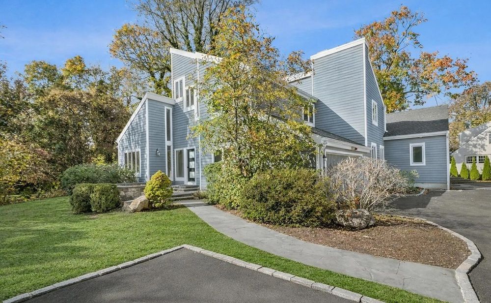 Tucked Back From Shore Road (145r) For Your Privacy!