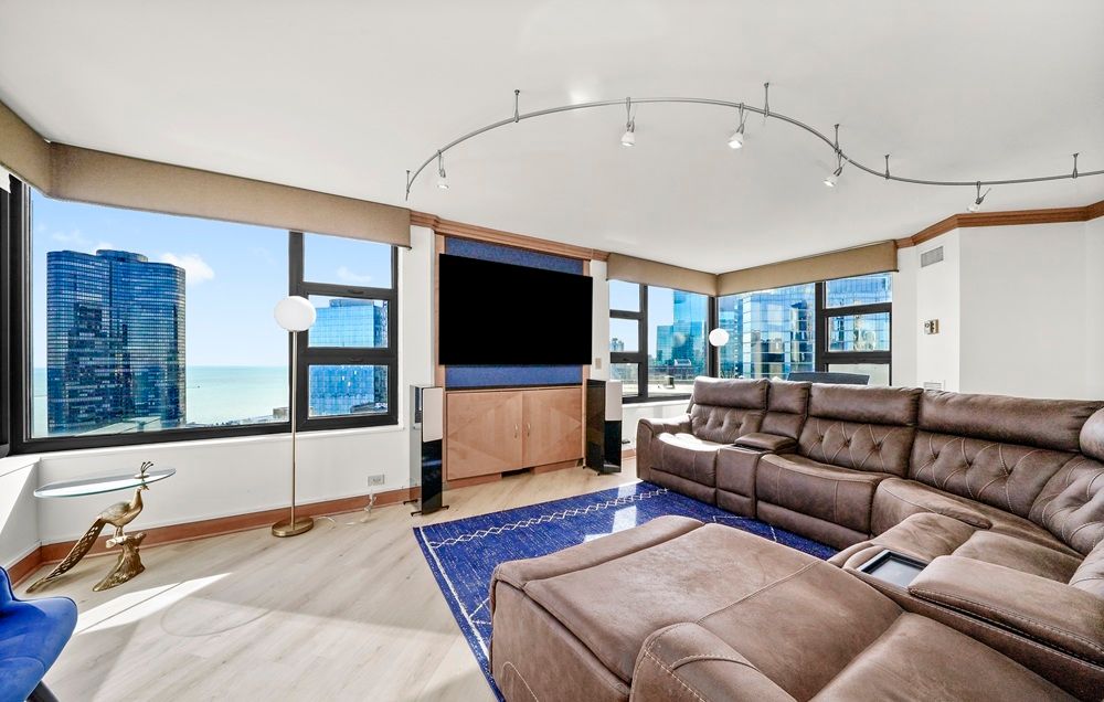 Sophisticated Streeterville Living At Its Finest