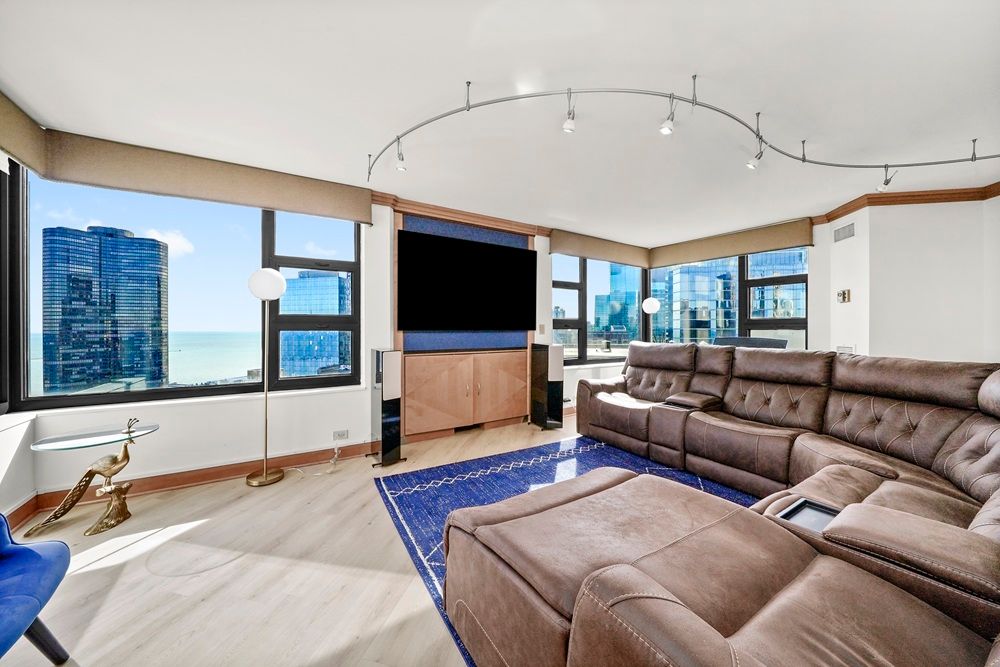 Sophisticated Streeterville Living At Its Finest