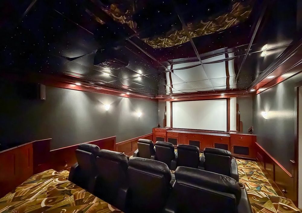 Private Estate With Grand Theater Experience