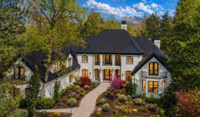 Secluded Gated Estate In Cottonwoods