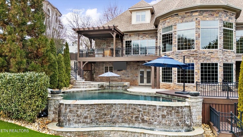 Gorgeous Estate