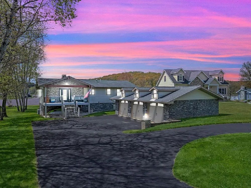 Lakefront Living