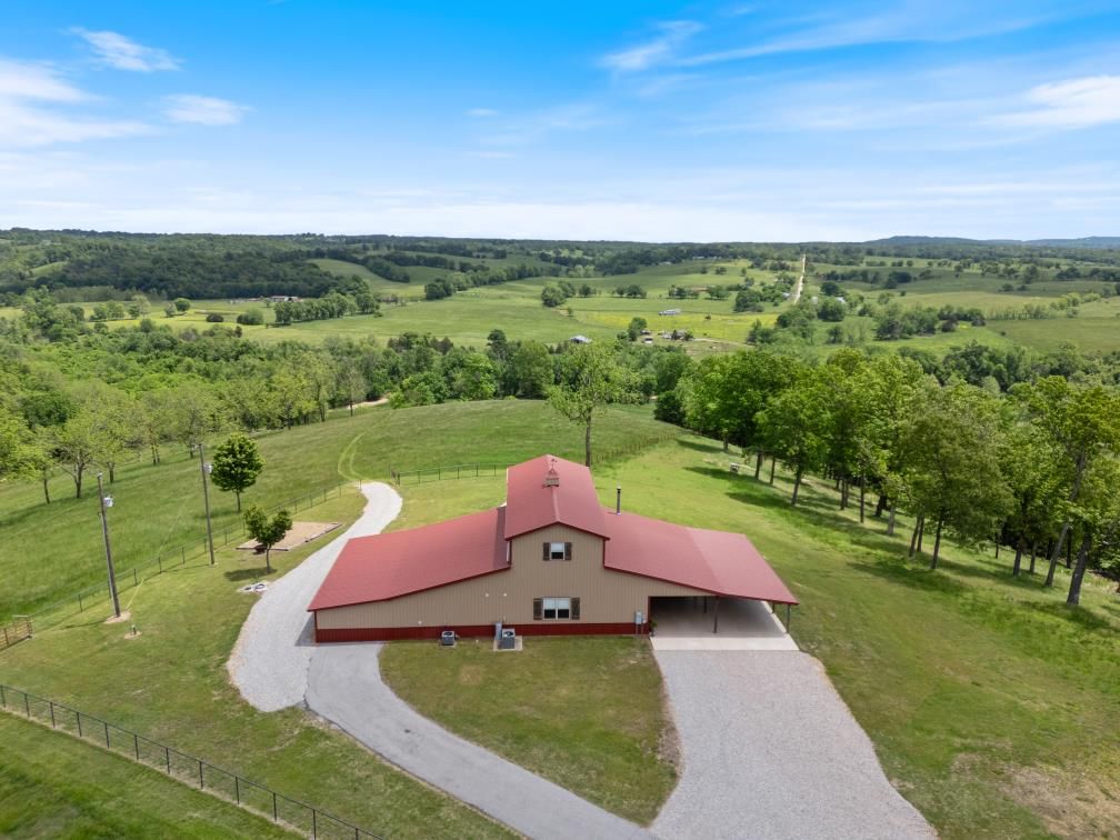 Private Creekfront Retreat On 73 Acres