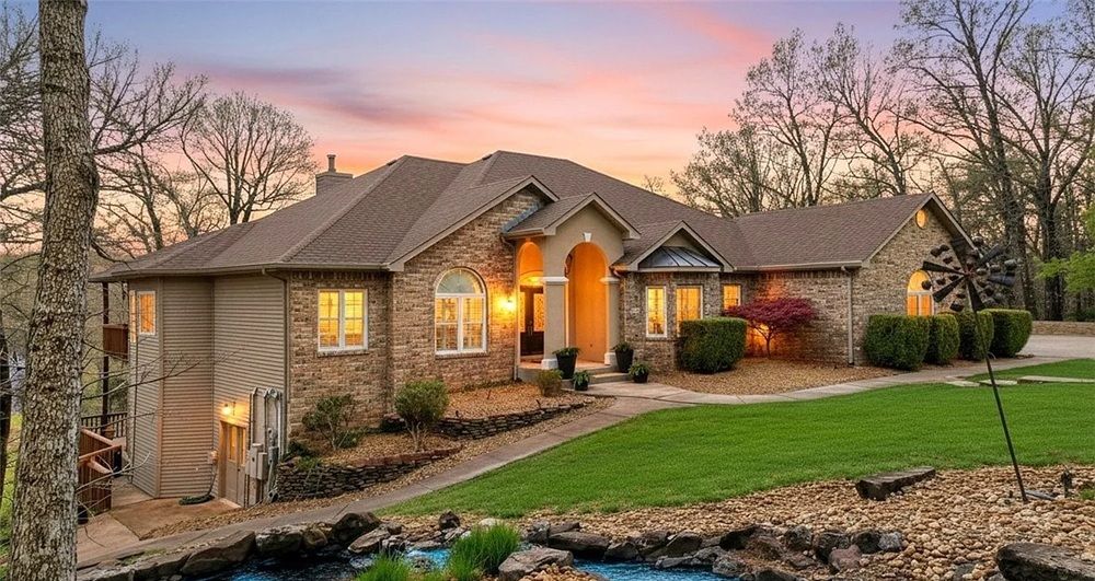 Lake Windsor Waterfront Retreat