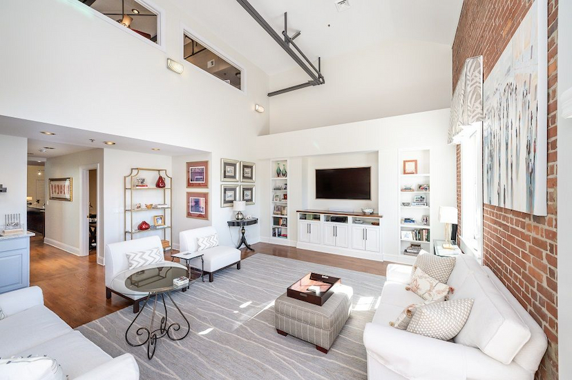 100 W Court St Unit 3L