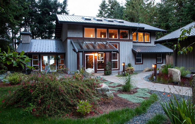 Stunning Waterfront Home – West Coast Elegance Meets Modern Comfort