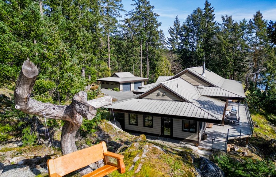 1369 Mackinnon Road