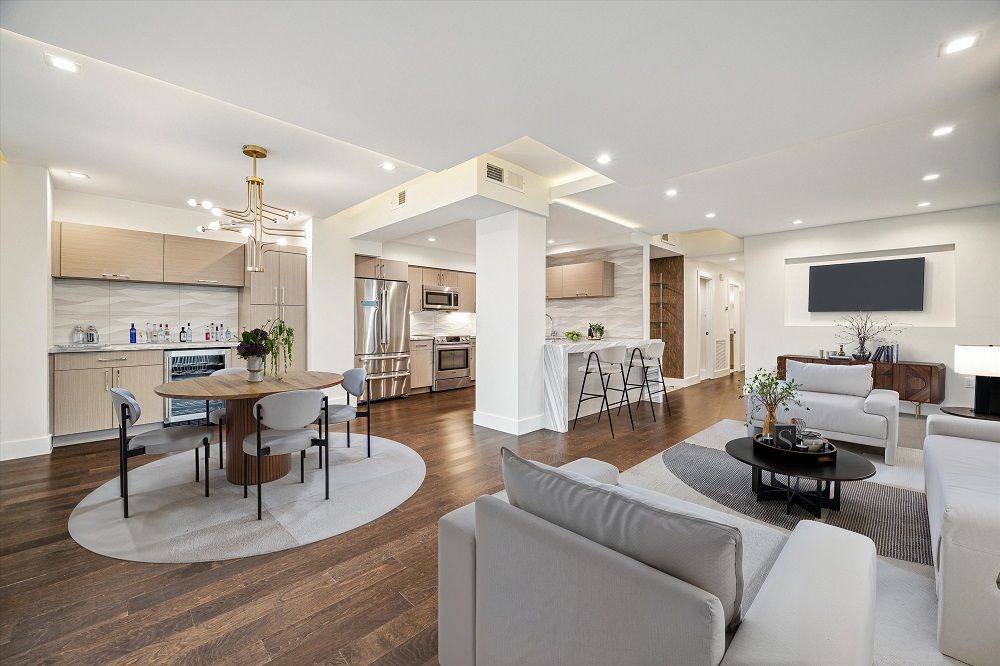 Exquisite Condo In Prestigious 14 Greenway