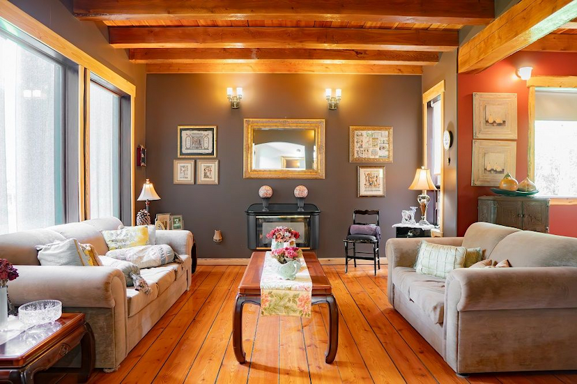 Own This Stunning Lakefront Home!