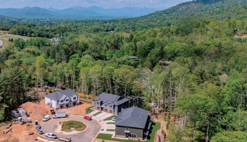 Luxury Townhomes Minutes To Downtown Asheville!