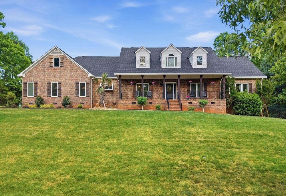 Luxury Greer Retreat 2+ Acres, In-Law Suite, Pool, And Modern Upgrades