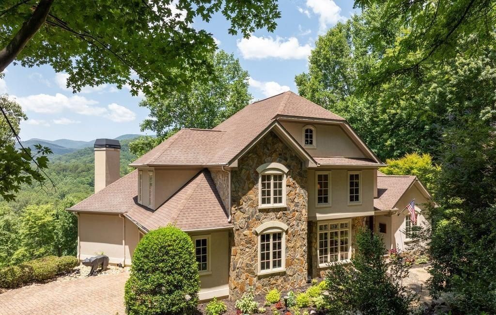 Dynamic Mountain Views