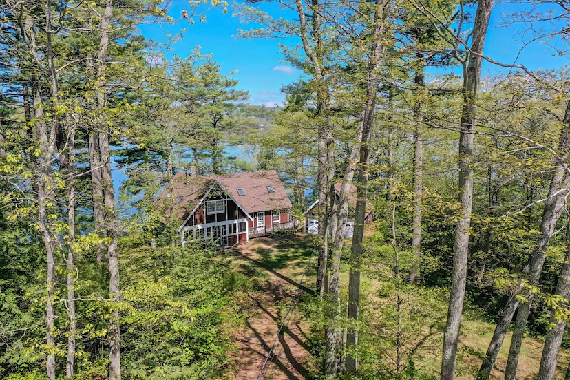 Peaceful Waterfront Retreat