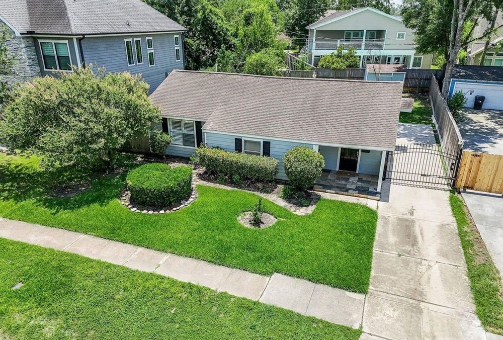 Beautifully Updated Oak Forest Home