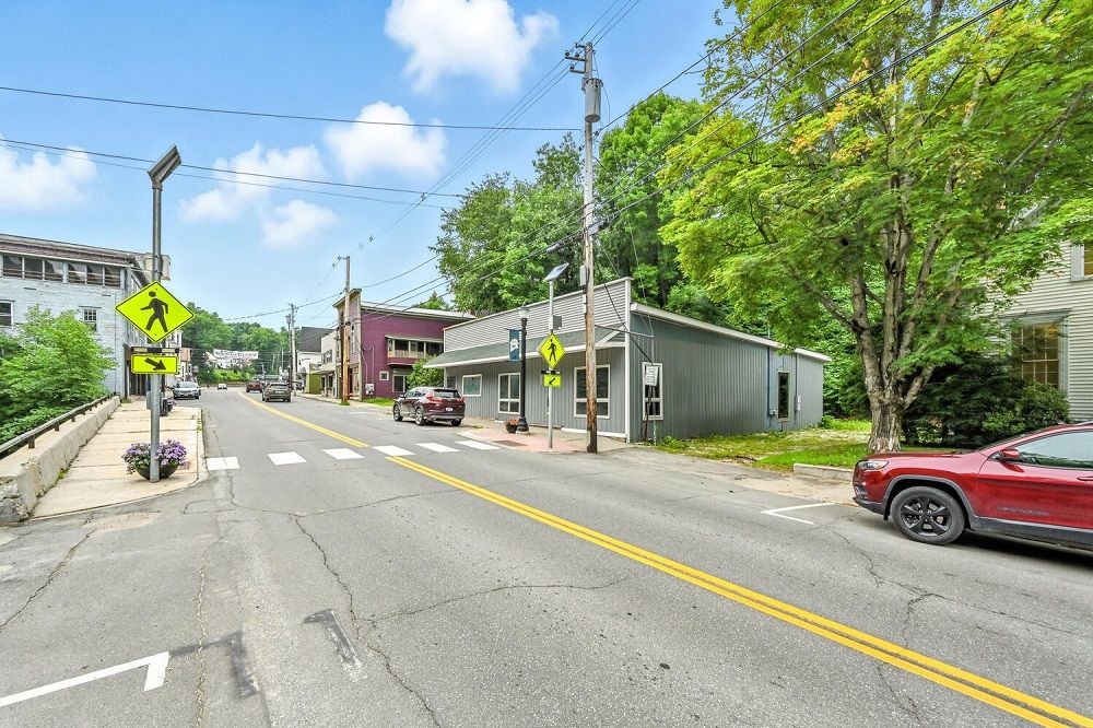 370 Main St