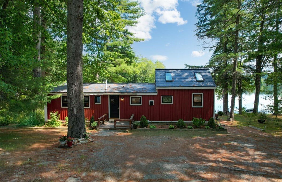 Quaint Waterfront Getaway