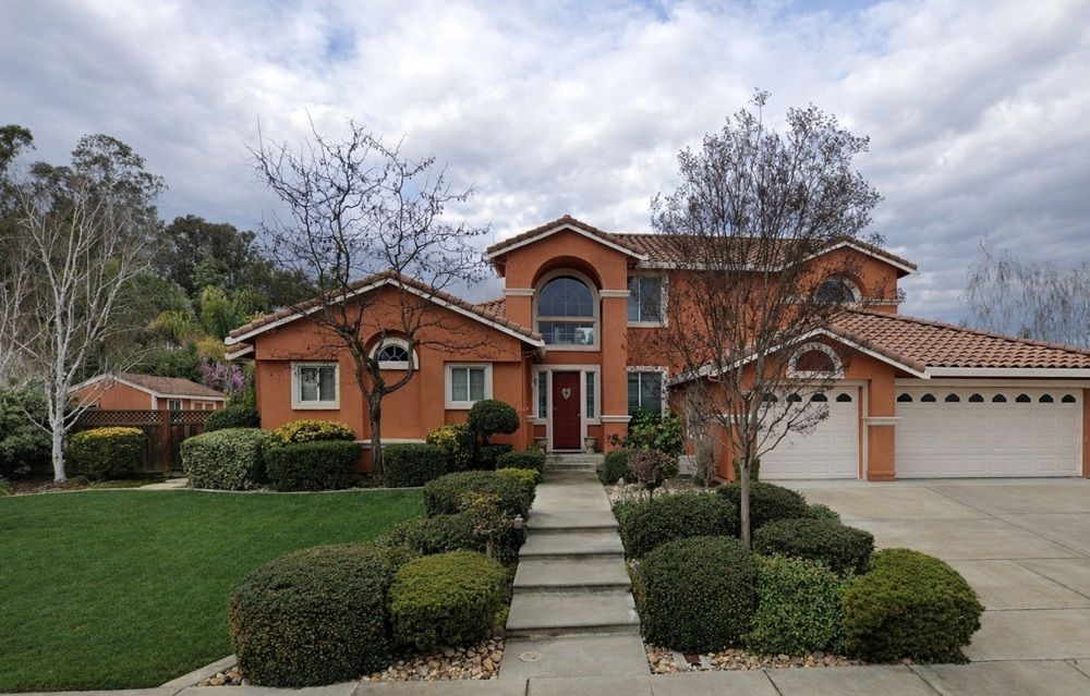 1635 Embassy Circle