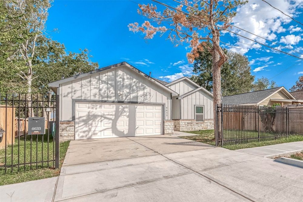4633 Larkspur St