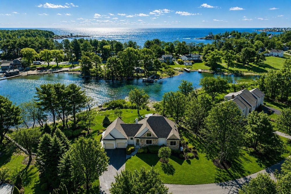 Timeless Riverfront Home In Tranquil Setting At The End Of Private Road
