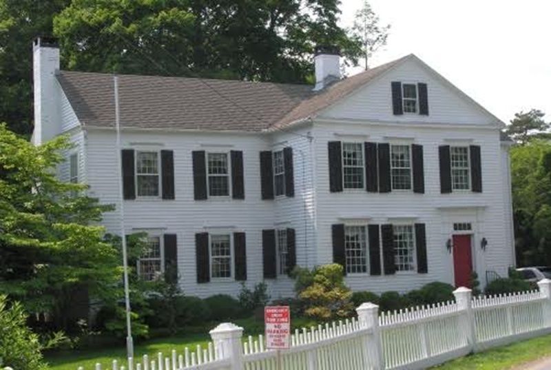 10 Town House Rd