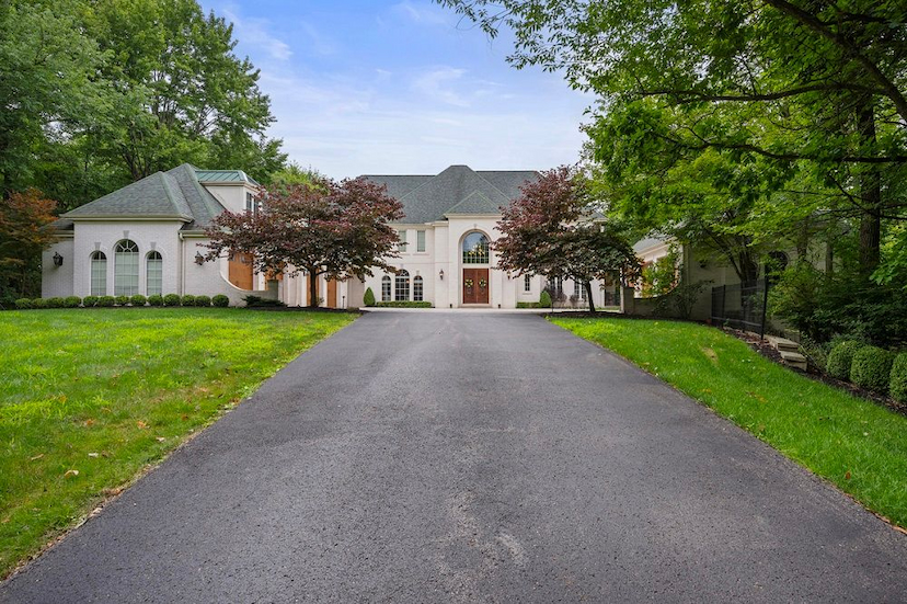 406 Blackstone Ln