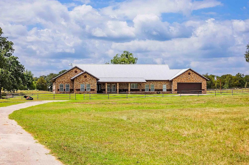 2776 S Hwy 77