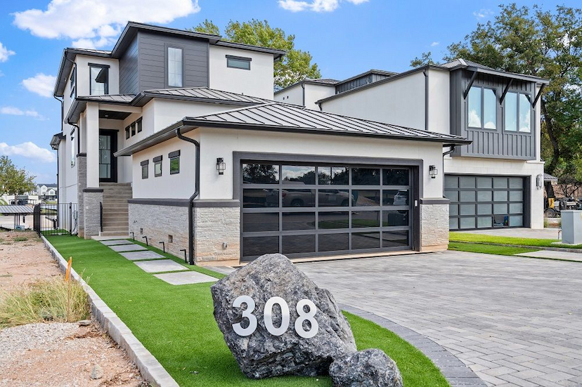 308 Lake St