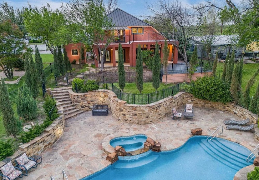 2450 River Oaks Dr